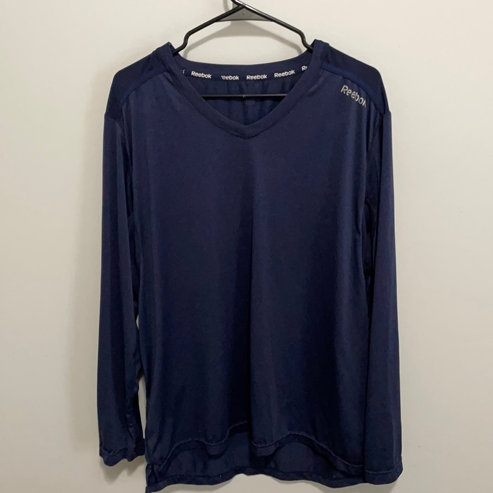 Reebok navy long sleeve loose dry fit T!! Size Large! 🤍💙🤍